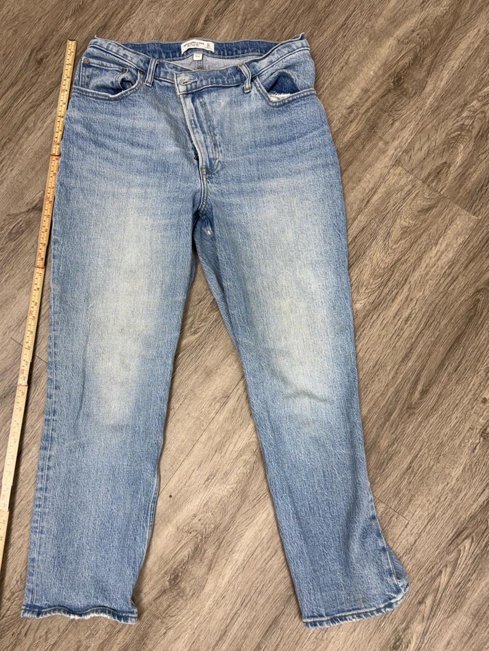 Trendy Abercrombie & Fitch 90’s Straight ultra high rise jeans 31 / 12